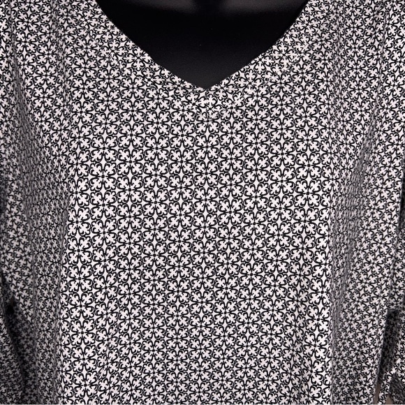 XL CHRISTOPHER AND BANKS BLACK WHITE TOP VNECK STRETCH GEOMETRIC BOHO - Picture 5 of 13